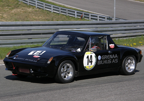 Nikolaj Maarslet Madsen repræsentere de historiske racere med sin Porsche 914-6.